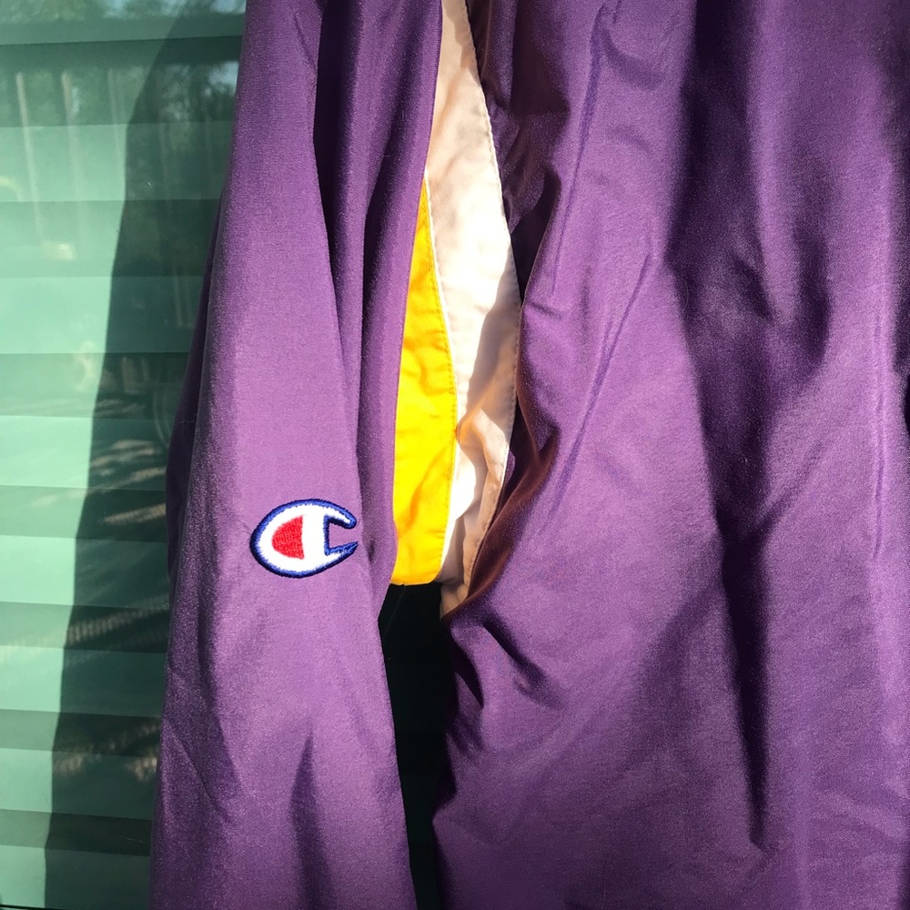 VINTAGE 💛LAKERS💜 CHAMPION MEDIUM MEN’S WINDBREAKER GREAT CONDITION - Picture 6 of 11